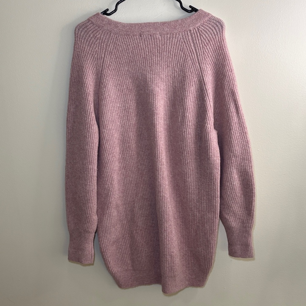 Uniqlo Soft Pink V-Neck Sweater - Picture 3 of 9